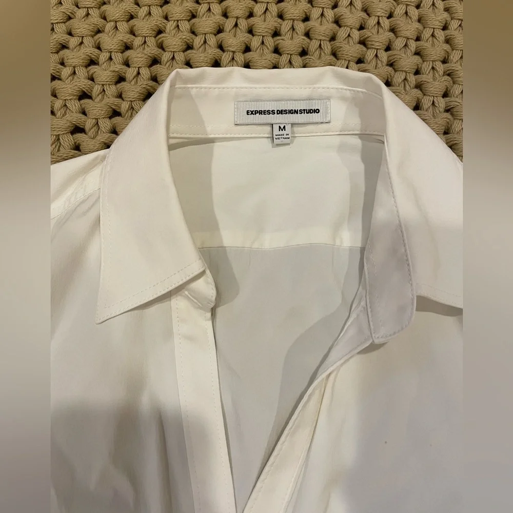 EXPRESS Cream classic blouse w/black button detail M - Picture 5 of 8